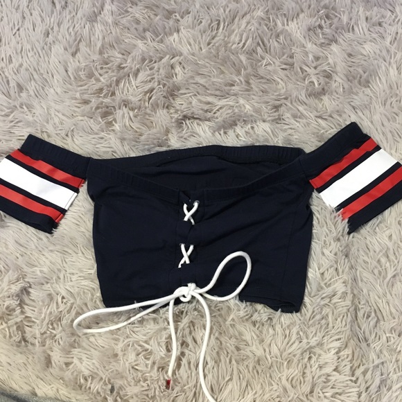 Tommy Hilfiger Cropped off the Shoulder Shirt - Picture 2 of 5